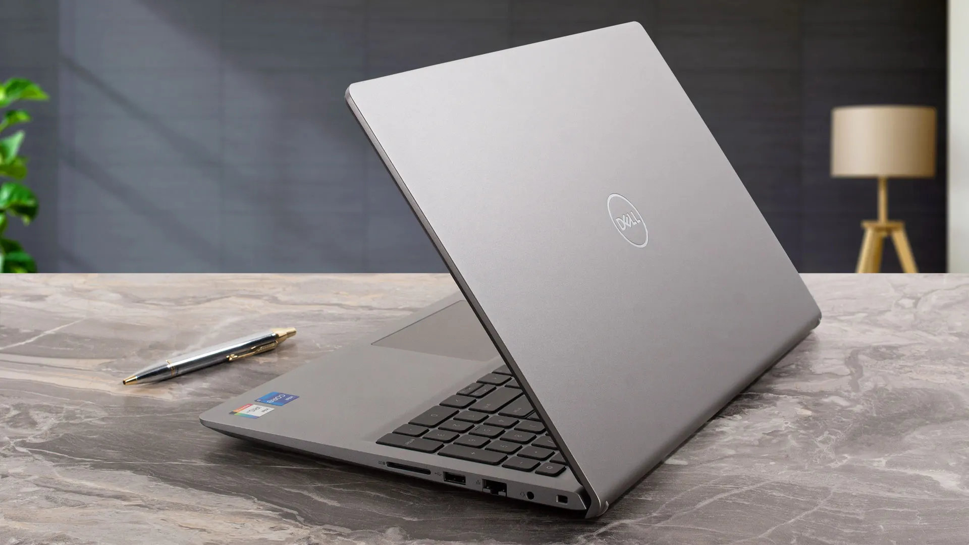 Noutbuk Dell Vostro 3530